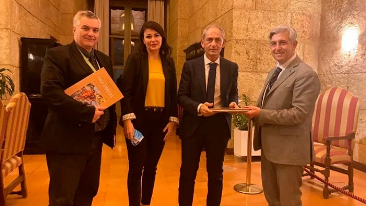 Si­ci­lia­ni al­l’e­ste­ro Pra­lia: ”Pro­fi­cuo in­con­tro con Cal­de­ro­ne.