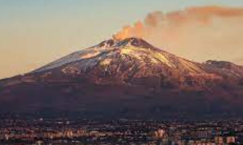 Etna, arrivano le linee guida per il riuso delle ceneri vulcaniche